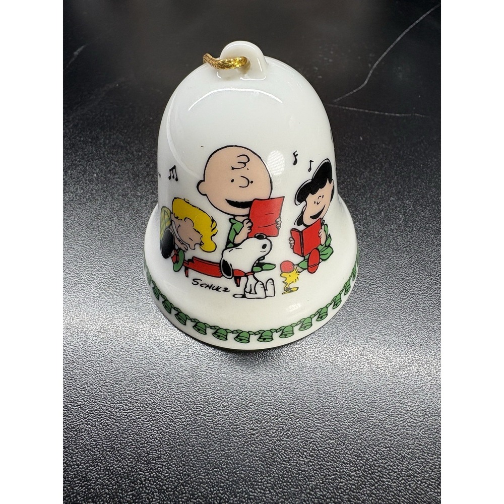 Vintage 1978 Peanuts Ceramic Bell Christmas Ornament Charlie Brown & Friends‎
